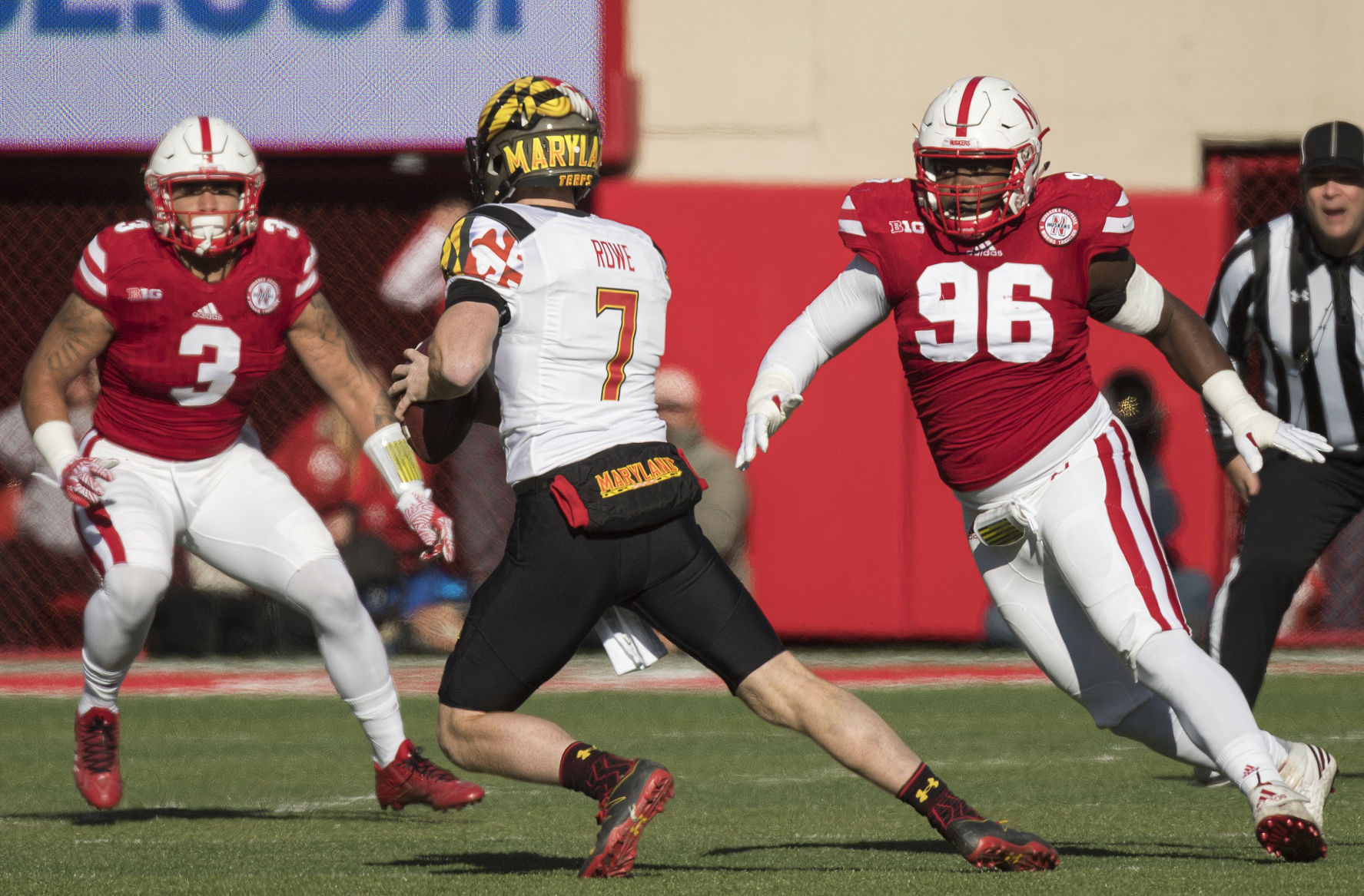 7. Carlos Davis, DE